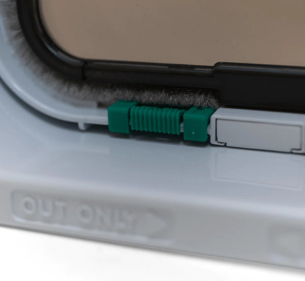 Closer Pets 4-Way Locking, Door Fitting cat flap White CP235W